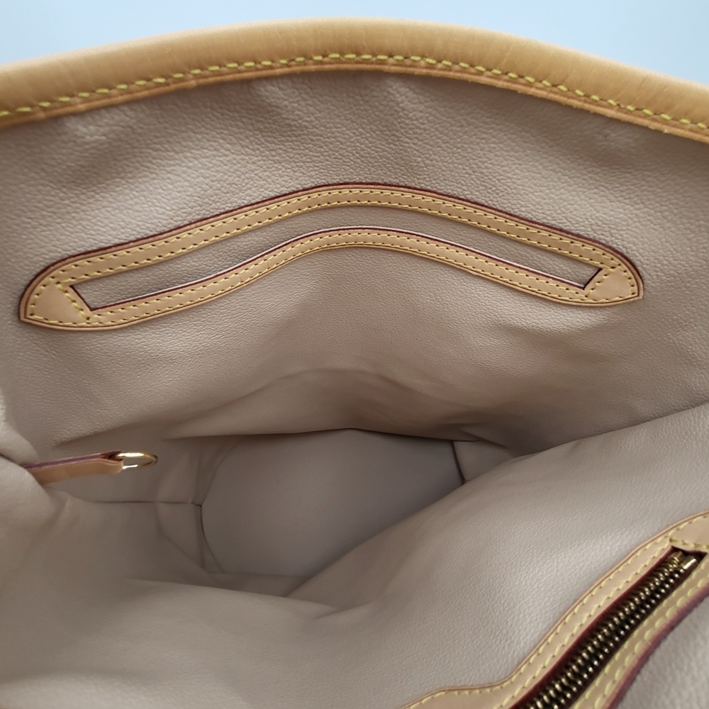 Louis Vuitton Monogram GM Bucket Shoulder Bag, Authentic..!! - Picture 10 of 16